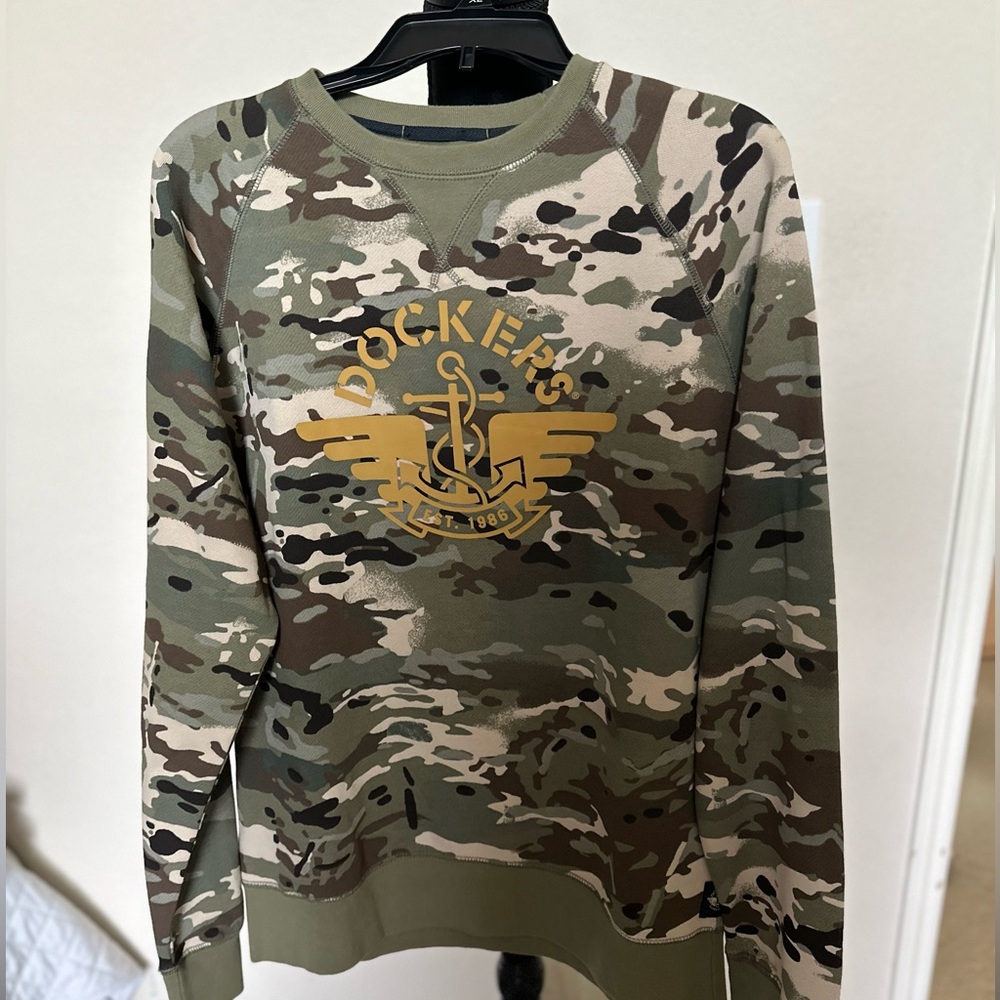 Men's Dockers Alpha Khaki Camouflage Sweatshirt Size‎  Large Logo. NWOT.